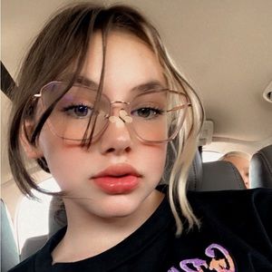 Meet your Posher, Helen